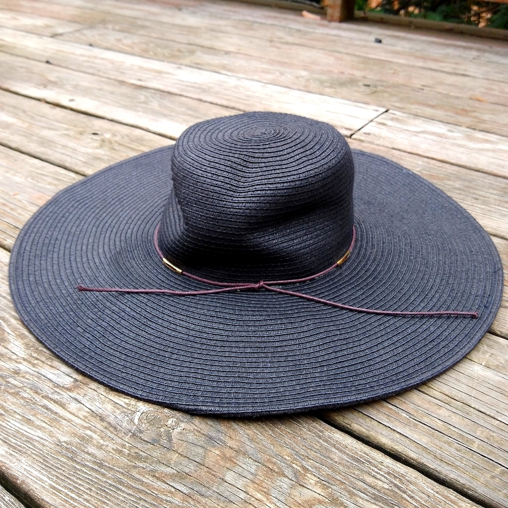 Floppy beach hat